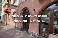 Helles Zimmer mit Kingsize-Bett - B&B Mannheim