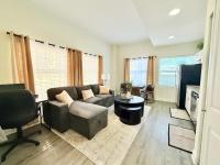 Urban Oasis with City Views and Dedicated Workspace - Bed and Breakfast Indianapolis