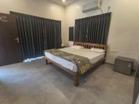 The Royal Ascot Holiday Home - B&B Alibag