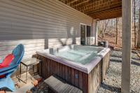 2 Mi to Dtwn Ellijay! Outdoorsy Escape w/ Hot Tub - Chambres d'hôtes Ellijay