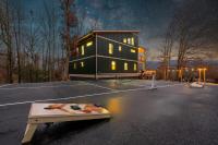BRAND NEW Lux Cabin, Pickleball, Swim Spa, Views - B&B Sevierville