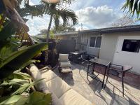 Palm Luxe Oasis w-Jacuzzi - Bed and Breakfast Fort Lauderdale