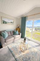 Welsh Coast Seaview 2 Bedroom Wooden Lodge at Clarach Bay - B&B Aberystwyth