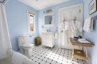 Cecil Bacon Manor - Bed and Breakfast Seattle