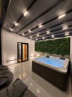 City Center Jacuzzi Lux 2master BD apartment - B&B Atenas