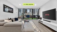 Spacious 3BR on Bourke St Grand Balcony & City Views - Chambres d'hôtes Melbourne