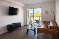 Modern 1Bed 2Bath Apt in Hollywood with Rooftop Views - B&B Los Angeles