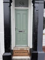 Countess House, Northampton - Stylish Modern 2-Bedroom House with Garden - Free Parking - Chambres d'hôtes Northampton