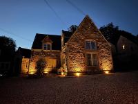 The School House Annexe - private spacious apartment - Bed and Breakfast Tong