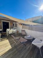Pavillon rénové avec terrasse & piscine - B&B Gruissan
