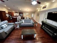 KunTree Retreat by Beyond Expectations w Hot Tub - B&B Sevierville