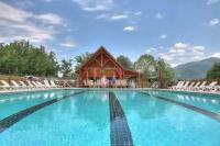 KunTree Retreat by Beyond Expectations w Hot Tub - Chambres d'hôtes Sevierville