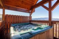 Breezy Ridge by Beyond Expectations w Hot Tub - B&B Sevierville