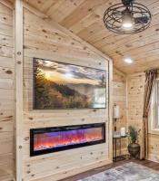 Stone Haven by Beyond Expectations w Hot Tub - B&B Sevierville