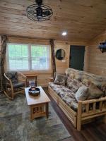 Stone Haven by Beyond Expectations w Hot Tub - Chambres d'hôtes Sevierville