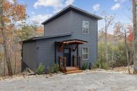 Green & Black Bear Cabins By Beyond Expectations - B&B Sevierville