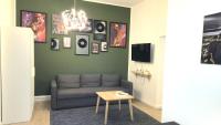 Modern Gesundbrunnen Flat Sleeps 6 Guests - B&B Berlin
