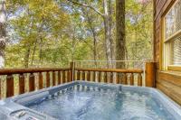 Whispering Pines by Beyond Expectations w Hot Tub - B&B Sevierville