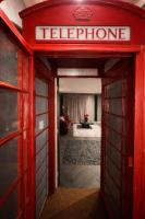 Red Velvet Romantic Suite Private Hot Tub Luxury - B&B South Benfleet