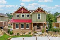 Poolside Paradise - Luxe 4BR Chalet with Indoor Pool, Theater and Game Room - B&B Gatlinburg