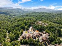 Firefly Nights – 5-Bed Mountain Chalet with Private Theater and Elevator - B&B Gatlinburg