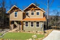 Fireside Retreat –Luxury 6BR Chalet , Indoor Pool, Theater Room & Game Area - Chambres d'hôtes Gatlinburg