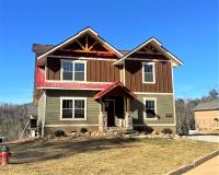 Heaps O'fun – Stylish 3-Bed Chalet with Hot Tub and Game Loft Near Gatlinburg - Chambres d'hôtes Gatlinburg