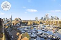 Cosy Tower Bridge | Waterside | St Katherines Dock - B&B London