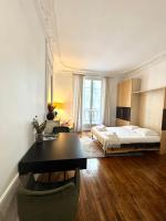 Arc de Triomphe 5 minutes away by walk - B&B Paris