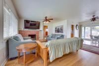 Hot Tub, Patio & Outdoor Games at Visalia Home - B&B Visalia