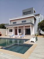 Grande villa avec piscine à Guéréo - Bed and Breakfast Guérèw