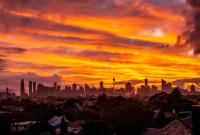 AMAZING Views of City, Anzac Bridge, Blue Mountains-2BR apt - Chambres d'hôtes Sydney