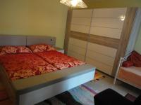 Apartment with Terrace - R1