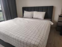 Appartamento con 2 Camere da Letto e Vista Piscina
