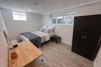 Cozy & Bright Home With Parking - Chambres d’hôtes Victoria