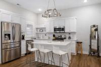 Charming Home in the Highlands W Private Backyard - B&B Louisville