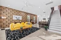 Spacious 3BR Home Near NRG Stadium, Medical Center and Downtown with Backyard, Gazebo and Fire Pit, Pet-Friendly - B&B Houston