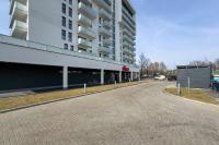 Jasny Apartament z Parkingiem i Balkonem by Noclegi Renters - Chambres d'hôtes Poznan