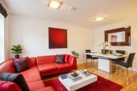 Bamburgh - Sleeps 8 - Dogs Stay Free - Enclosed Garden - Off Road Parking - Bed and Breakfast Berwick-upon-Tweed