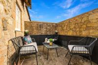 Bamburgh - Sleeps 8 - Dogs Stay Free - Enclosed Garden - Off Road Parking - Chambres d'hôtes Berwick-upon-Tweed