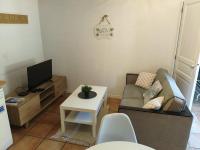 appartement en rez de jardin et terrasse dans villa - Chambres d’hôtes Hyères