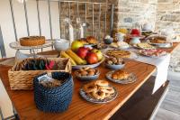 House with Pool, jacuzzi,garden and BBQ next seaside - B&B Sarzana