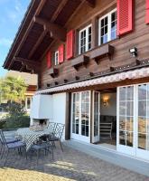 Elegant Family Chalet with Lake and Mountain Views - B&B Leissigen