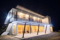 Belechl Ranch Studio Rental - Cozy Compact Room with Private Bathroom - B&B Koror