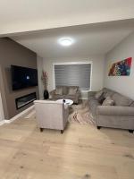 4 Bedroom Duplex house - B&B Cochrane