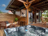 Bungalow en duplex avec Jacuzzi - B&B Sainte-Rose