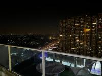 Cosmo Stays Premium Studio Near Gaur City Mall - B&B Ghaziabad