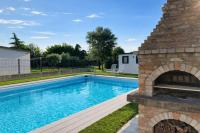 House with pool and park - Convenient for Venice and the sea! - B&B Camponogara