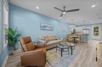 Coastal Retreat | Dog-Friendly | 7 Min to Beach - Bed and Breakfast Wilmington
