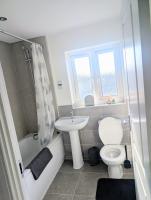 Cozy Modern Bedroom in Private Area - Bed and Breakfast Newport